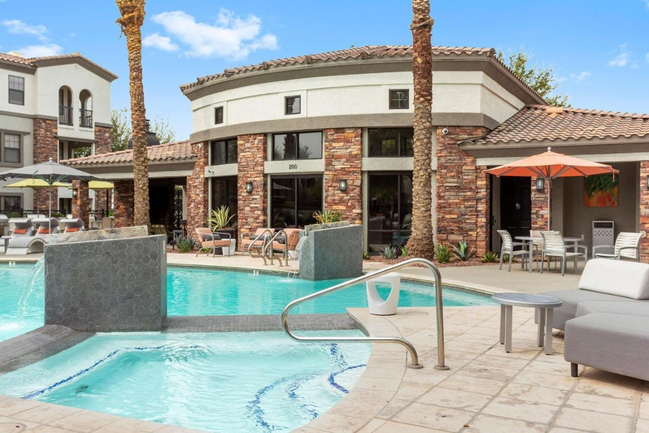 Cozysuites Glendale By The Stadium With Pool 03 Extérieur photo